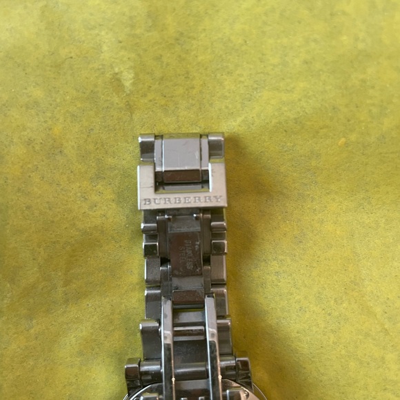 Burberry check stamped bracelet watch 34mm - Picture 7 of 11